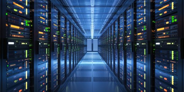 Intérieur d'un centre de données moderne avec serveurs