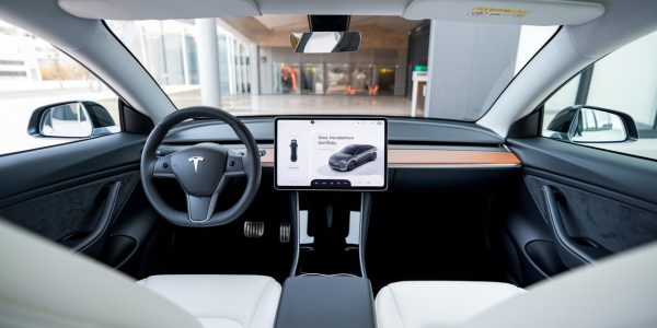 Intérieur d'une Tesla Model 3 avec intégration WeChat